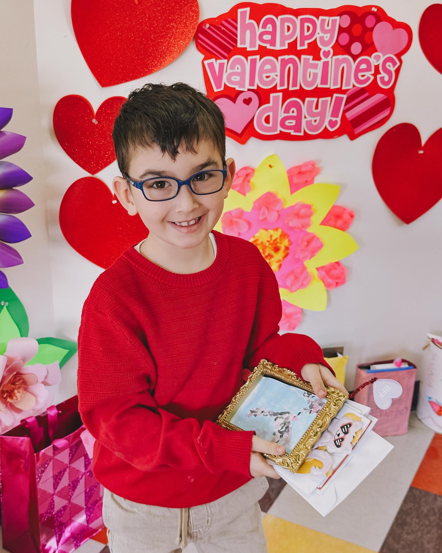 ❤️Всех поздравляю с Днём Святого Валентина! Желаем вам и вашим близким тепла, счастья и понимания.

✨Что касается нас, то мы окружаем ваших учеников заботой и поддержкой, добавляя при этом небольшие сладкие традиции...